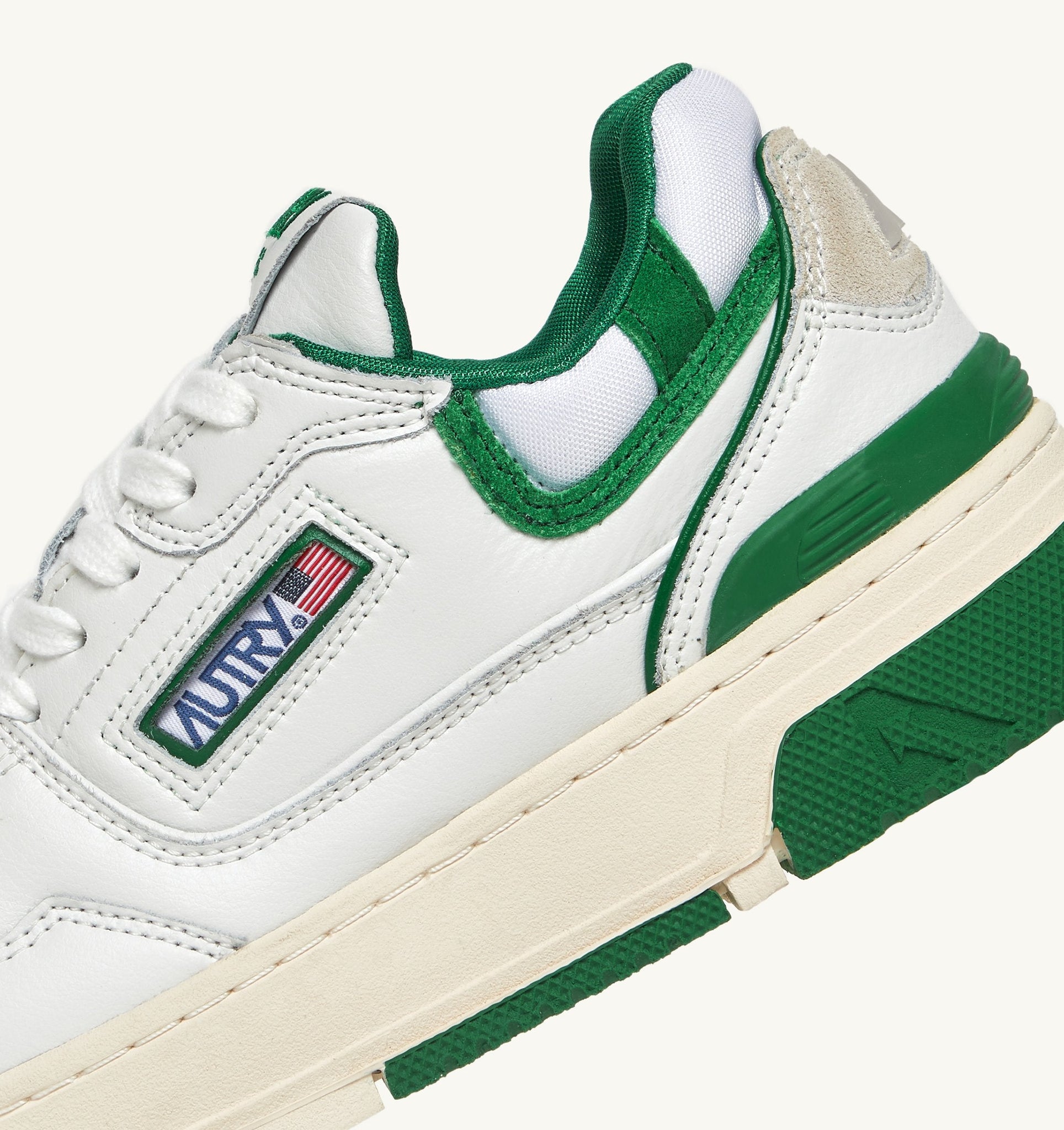 CLC Low en cuir blanc et suède Amazon