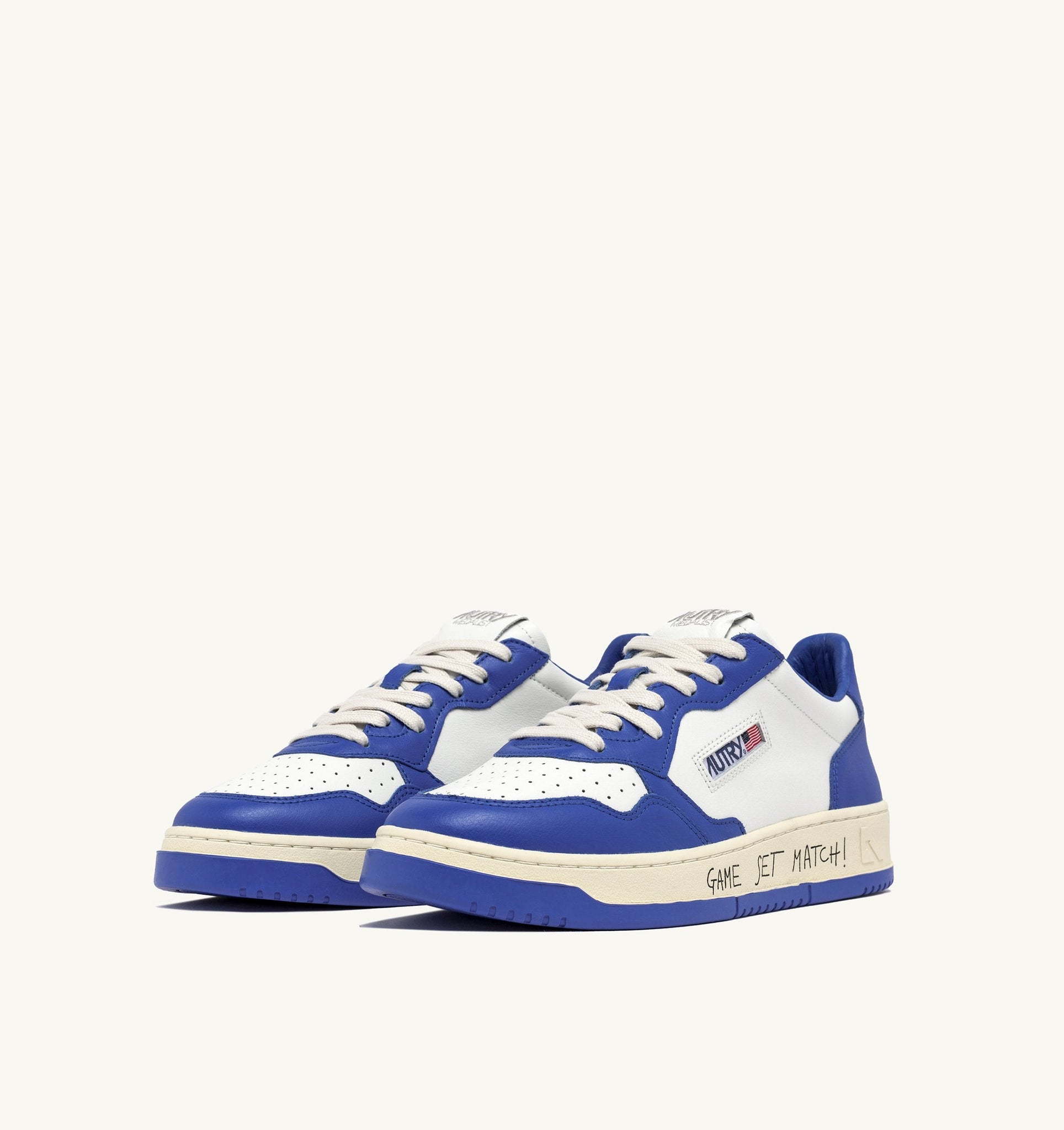 Medalist Low en cuir Blanc/Palace Blue avec lettering