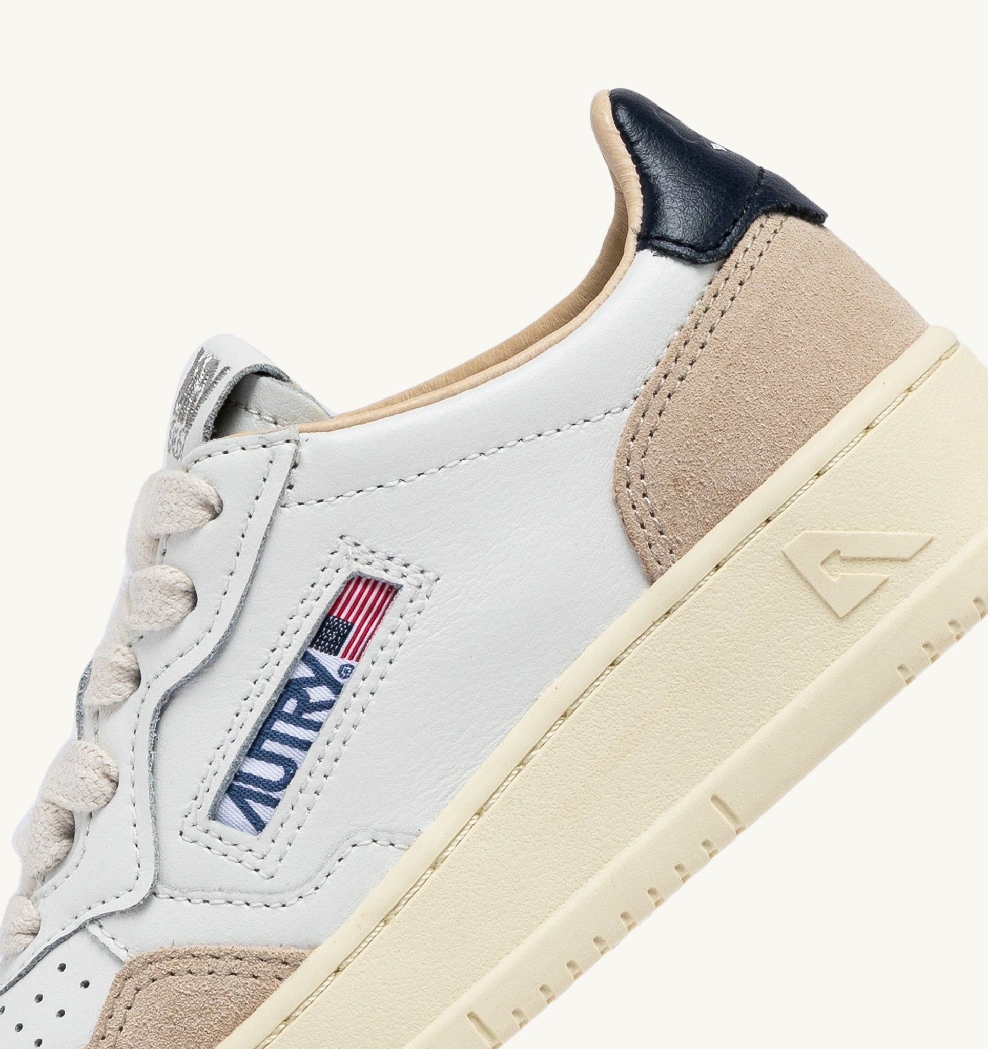 Medalist Kids Low en cuir et suède Blanc/Space Blue